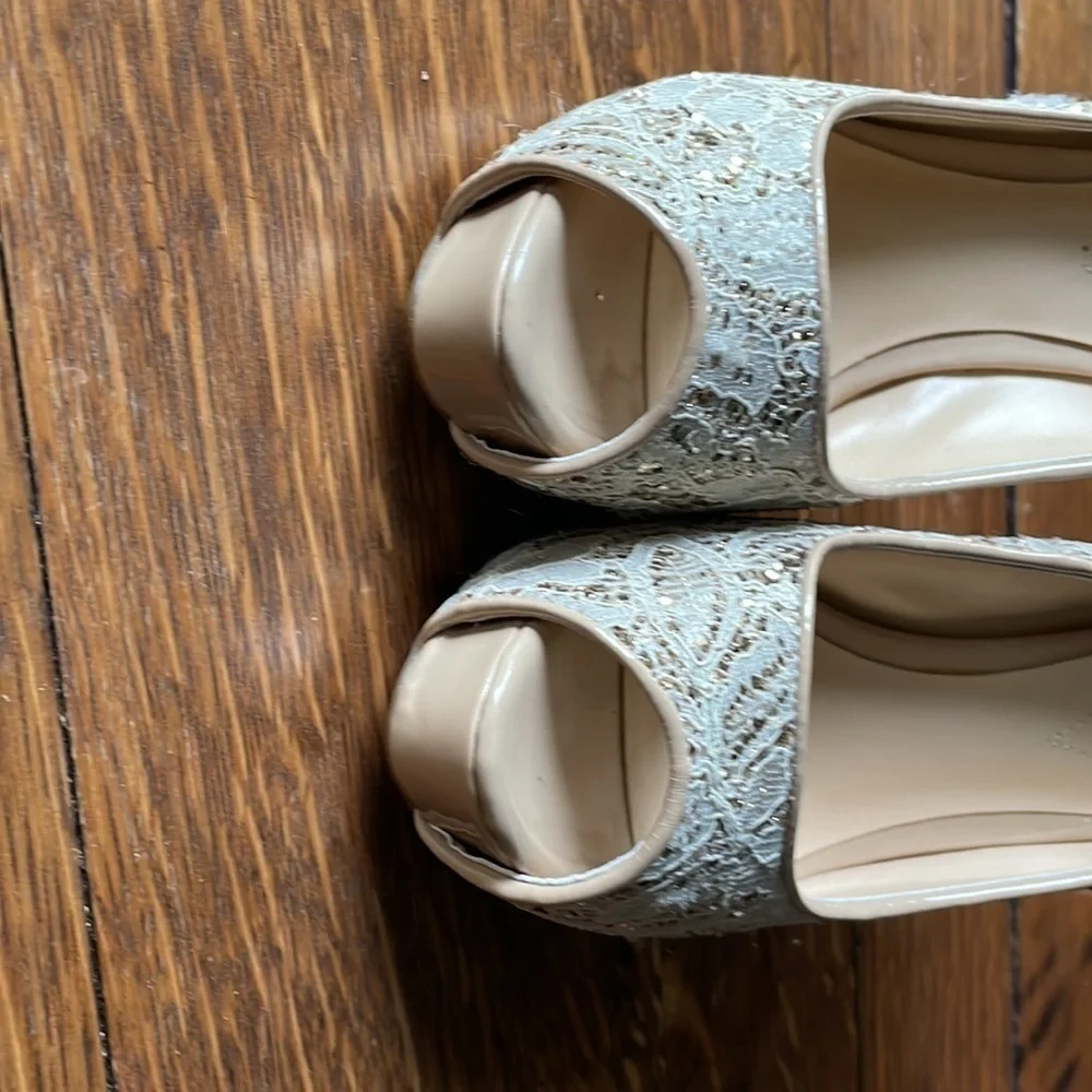 Gorgeous- Guess Heels - Like New Cream and Lace